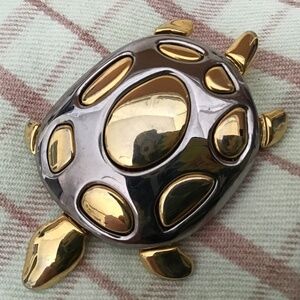 Sweet turtle brooch silver and gold